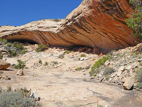 First views of the alcove and Cold Springs Cave