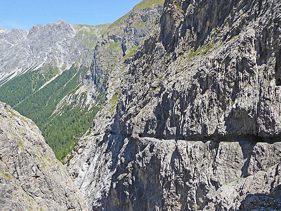 Trail through the gorge